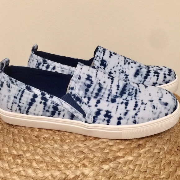 🆕Fergalicious | Tie Dye Sneaker Sz 8.5 Slip On - Picture 2 of 7
